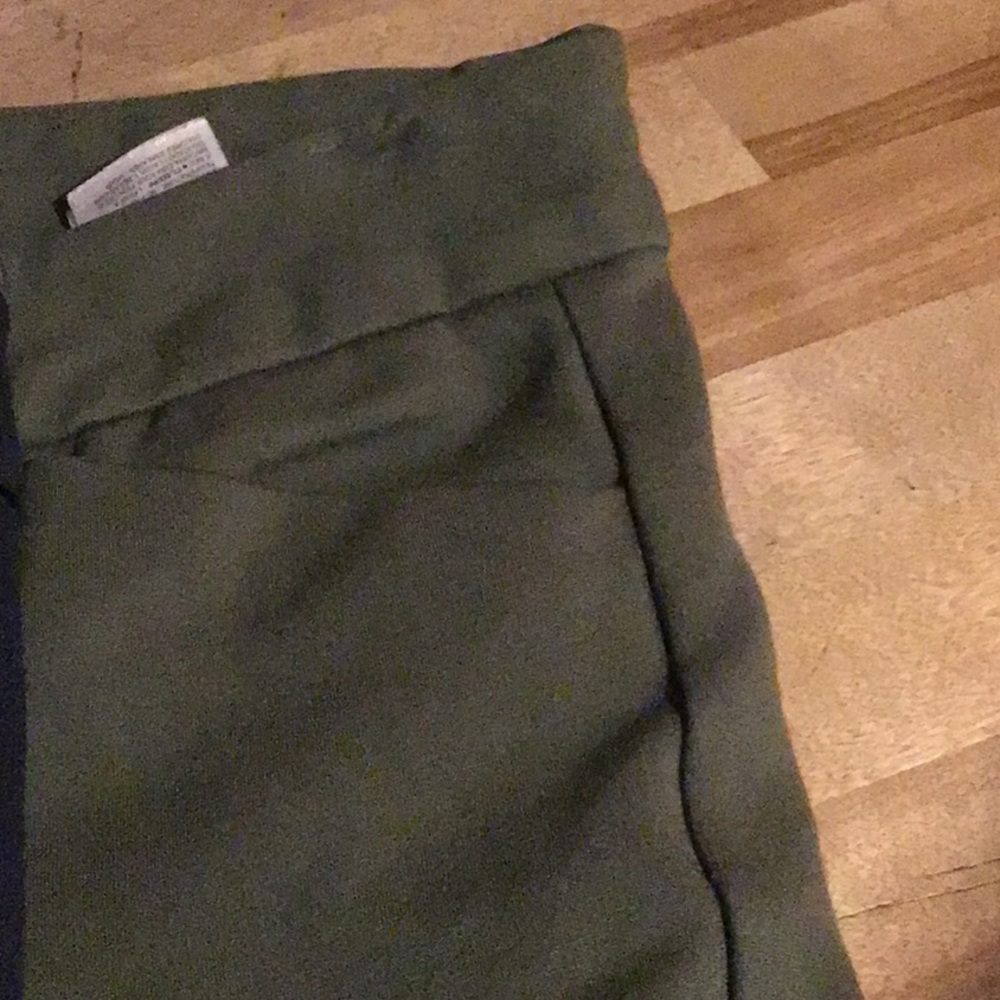 (SOLD)Old Navy pixie pants - Picture 5 of 7